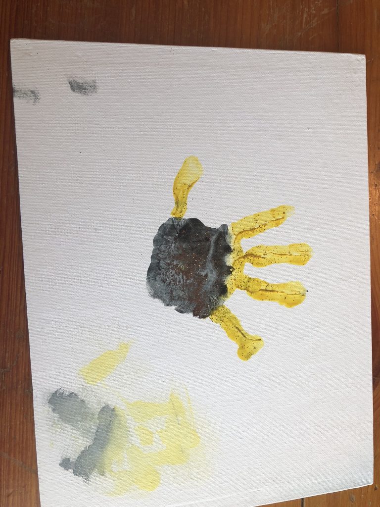 making a sunflower craft with preschoolers or toddlers