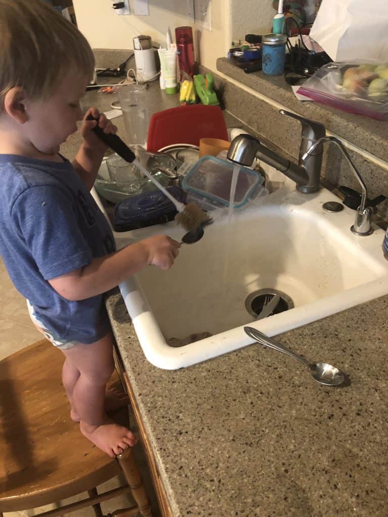 how to clean the kitchen quick, let the kids help