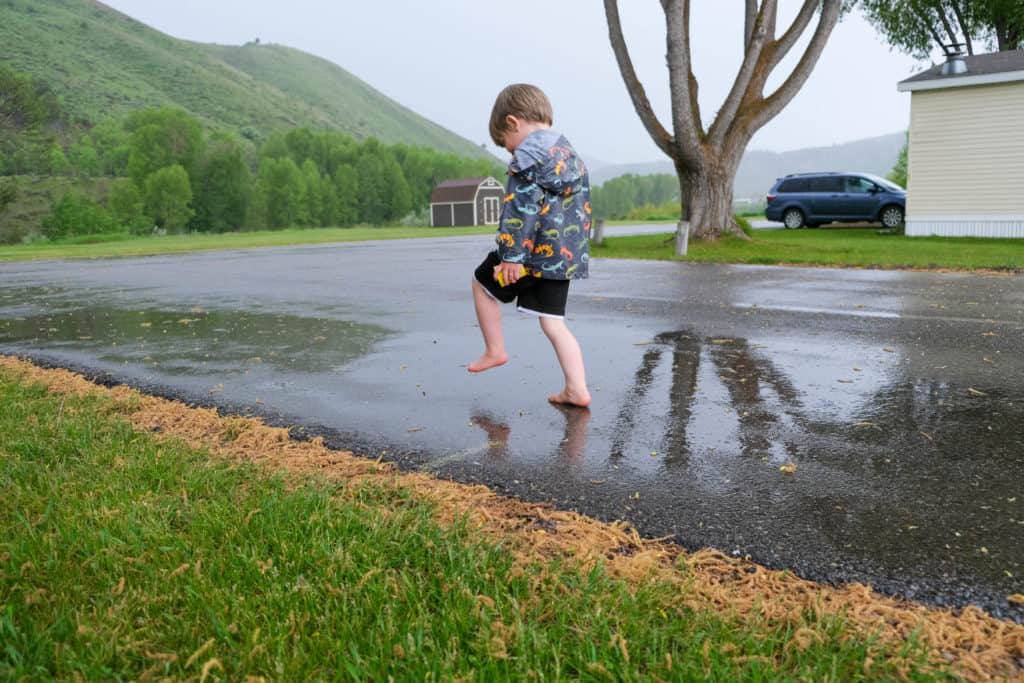 jump from puddle to puddle rain game for kdis outside