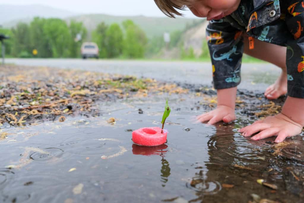 make a simple boat for puddle play during the rain with kids