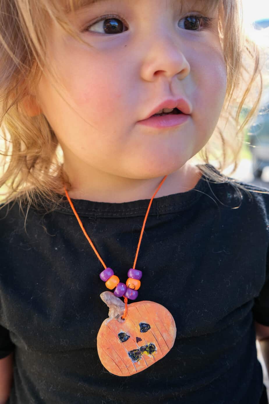 kids pumpkin necklace craft