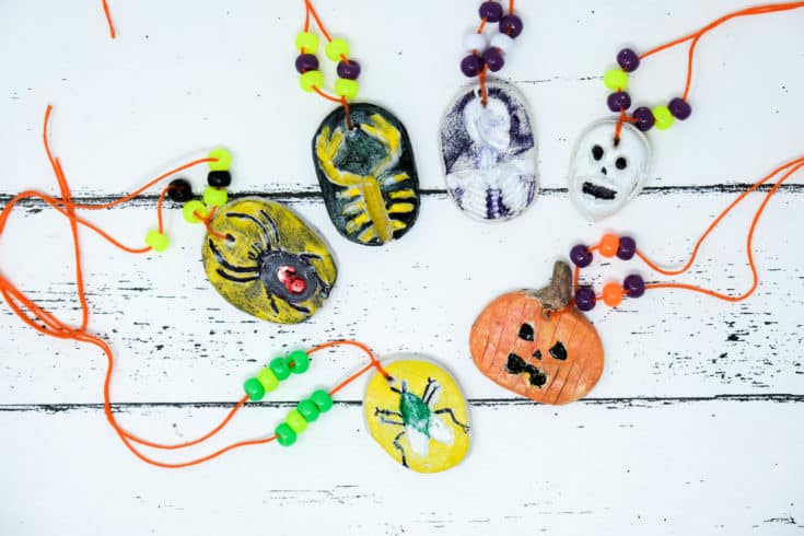 hallowen kids craft necklace diy