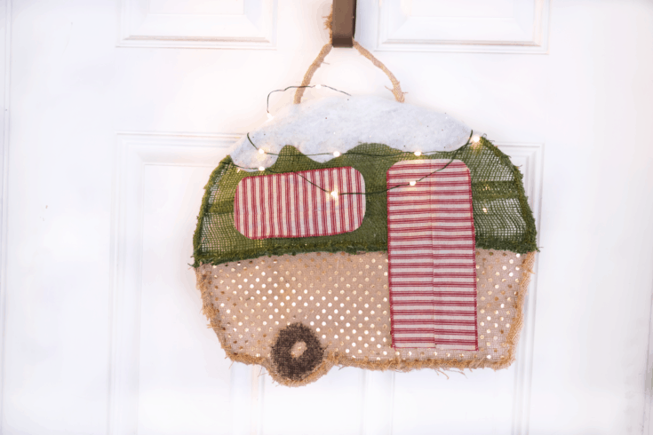 PRETTY RUSTIC CAMPER CHRISTMAS DECOR TRAILER WREATH DIY