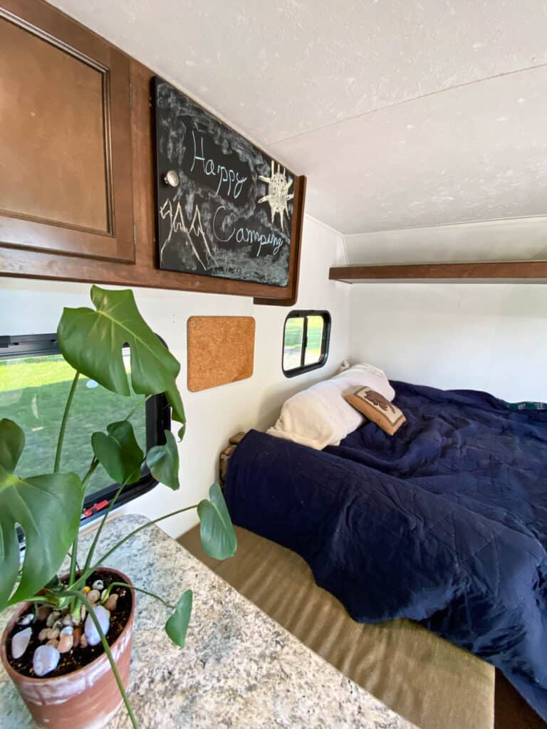 how to decorate a camper to sell it (with just phone pictures)