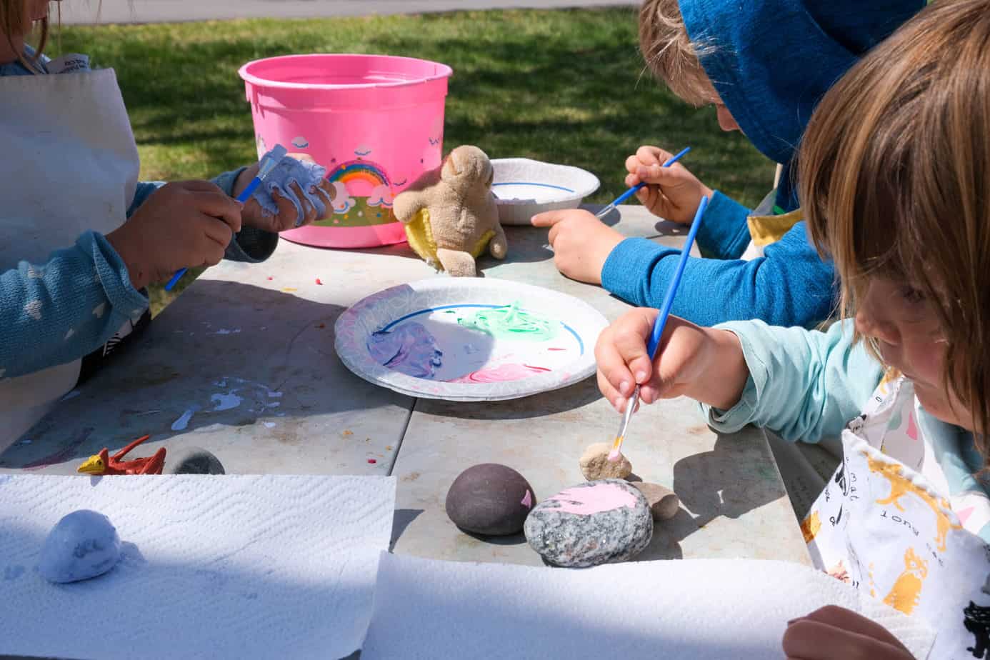 outdoor spring activity for kids nest building