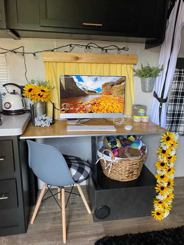 decor ideas for camper office