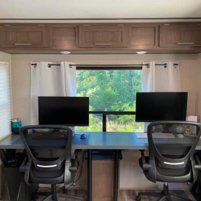 couples workspacce in rv