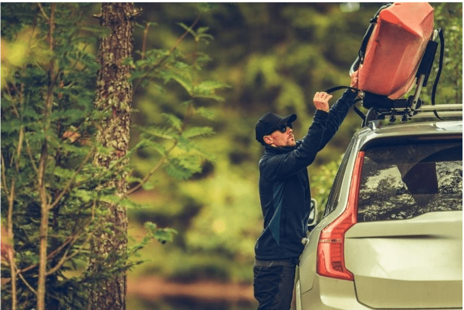 should you use trailer or roof rack for carrying a kayak