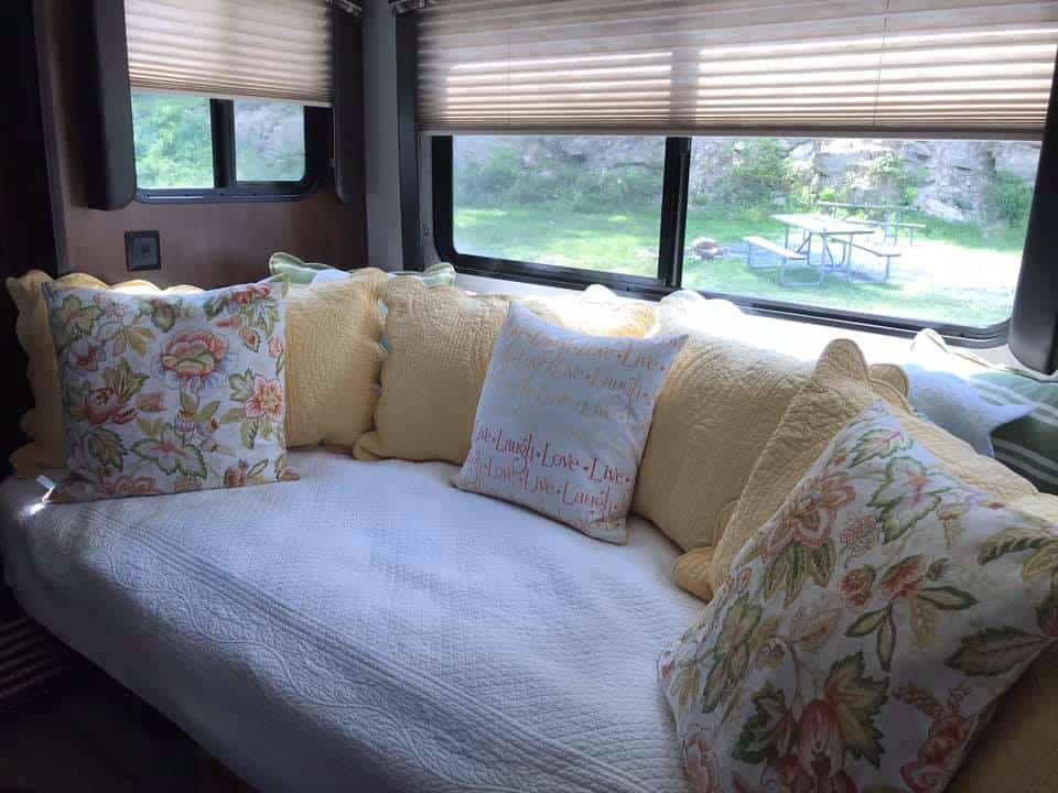 rv dinette replaced with futon idea