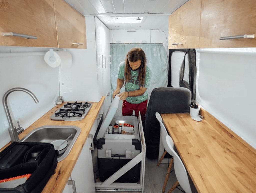 van layout pull out fridge