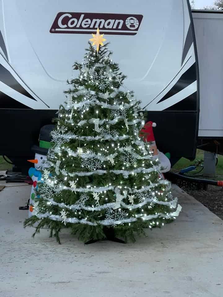hitch of camper decorated with christmas tree