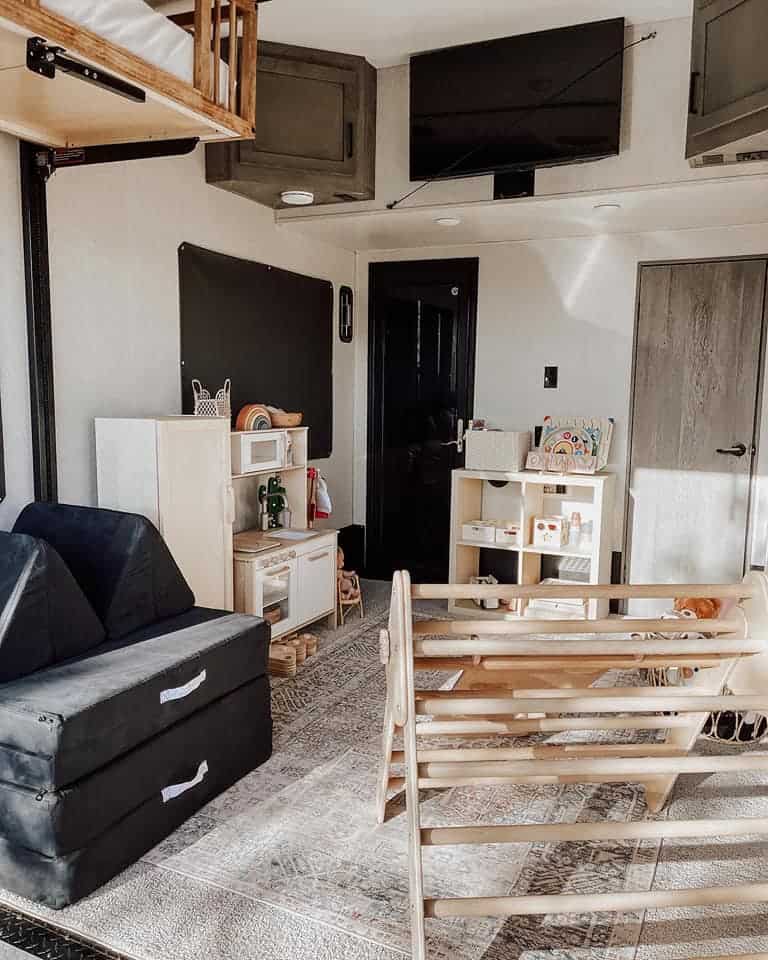 rug to add modern aesthetic to camper