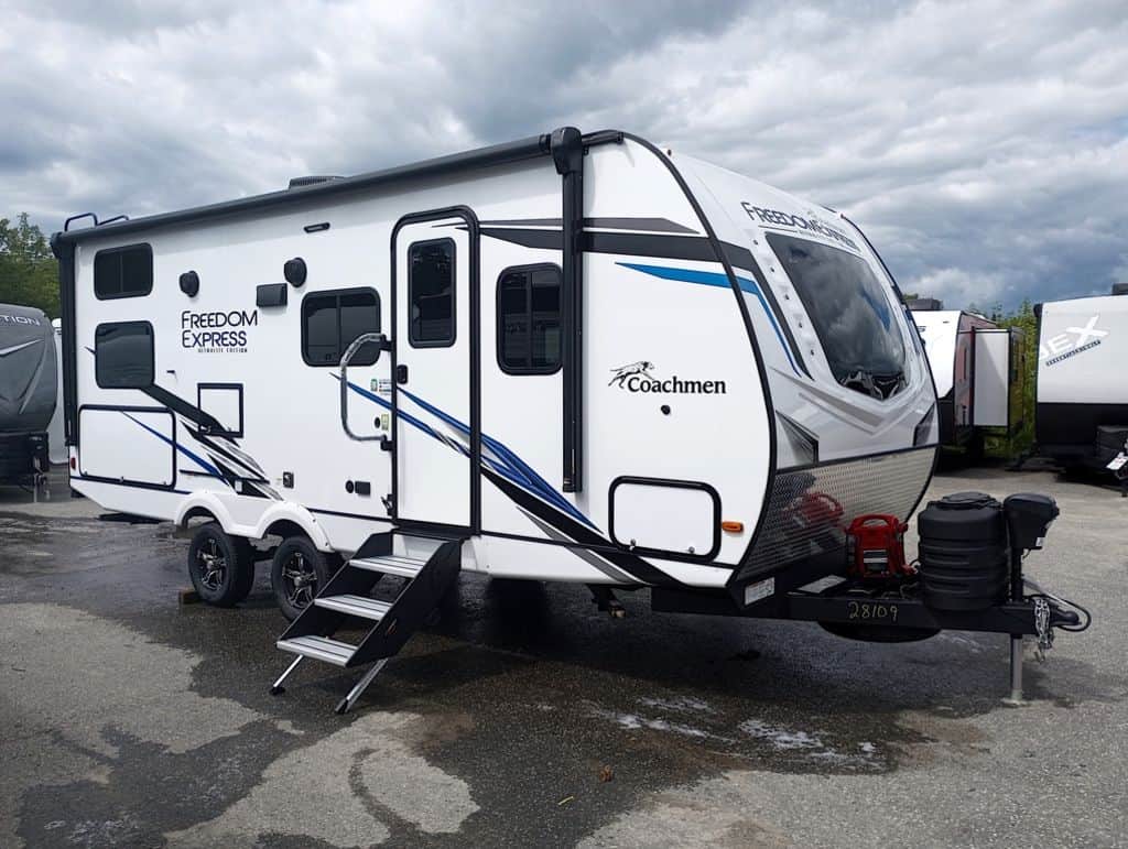 Coachmen Freedom Express Ultralite 238BHS